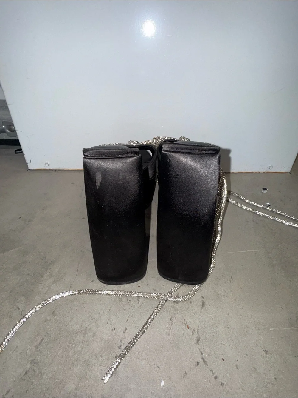N/A black platform